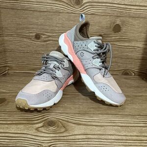 Flower Mountain Shoes Womens 8 Wesley Suede Fashion Sneaker Gum Soles Hiking